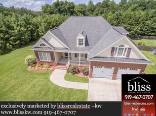 1327 Stone Lion Dr, Fuquay Varina, NC 27526