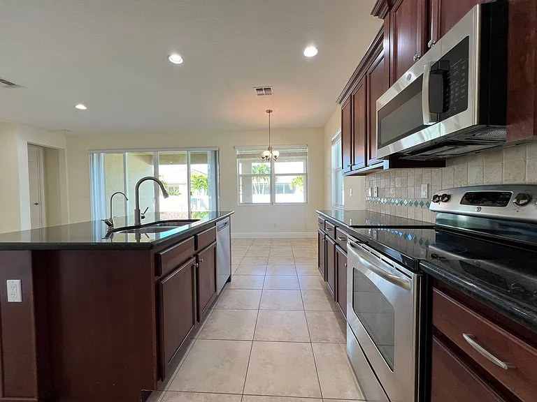 11948 SW Crestwood Cir — Photo 21