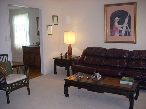 5th image of 14 Frances Dr