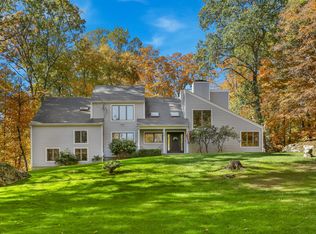 86 Shady Knoll Dr, Stamford, CT 06903