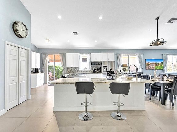 5th image of 11067 Springbrook Circle