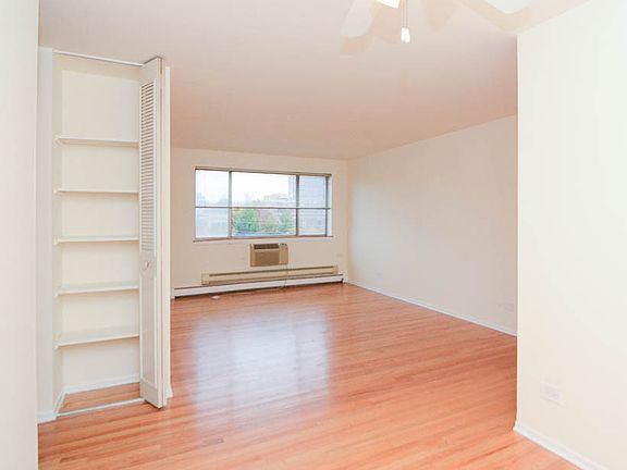 5th image of 660 W Wrightwood Ave APT 412
