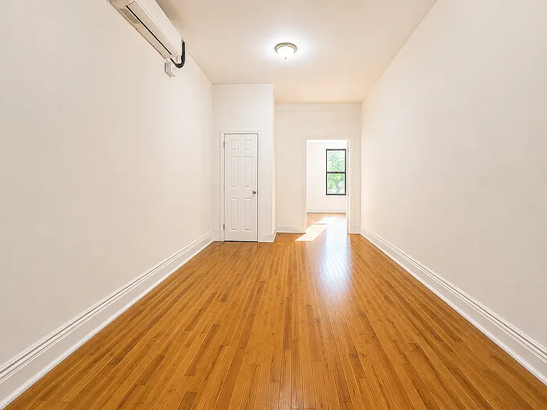 558 Seneca Ave #3R — Photo 5