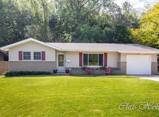 1528 Mount Mercy Dr NW, Grand Rapids, MI 49504