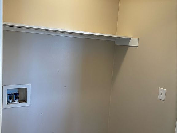 5th image of 15 Patricia Ln
