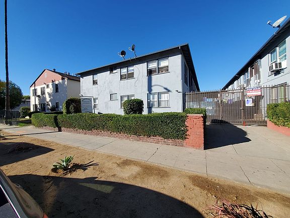 3rd image of 7333 Woodman Ave APT 3