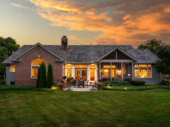 14330 Chestnut Grove COURT #A, Brookfield, WI 53005