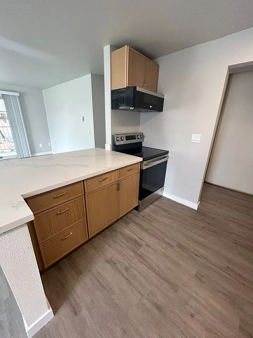 9100 Roosevelt Apartments — Photo 4