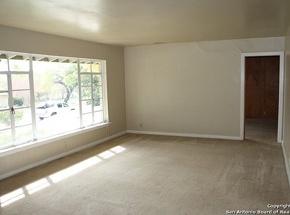 3rd image of 207 Harriett Dr