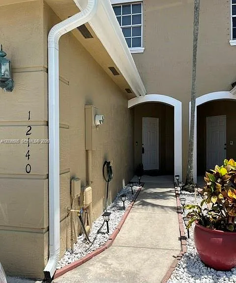 12140 SW 4th St #12140 — Photo 4