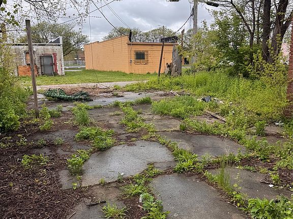 4th image of 15773 Kentucky St