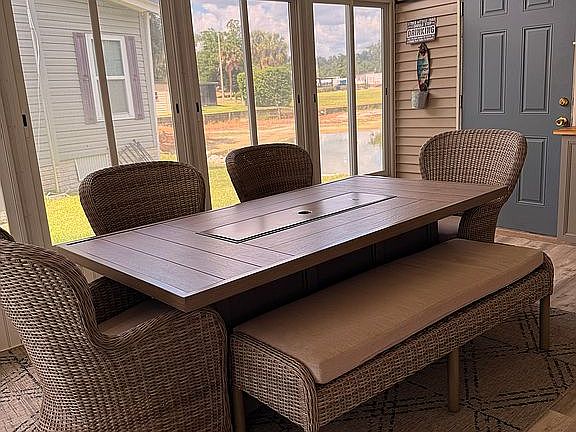 4th image of 571 Oak Island Cir