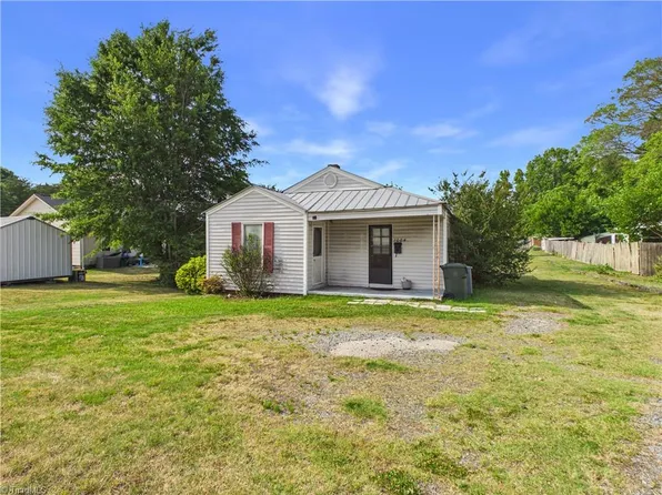 1004 Unity St, Thomasville, NC 27360