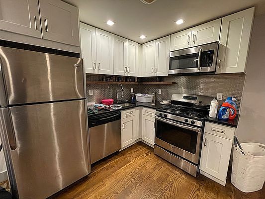 2nd image of 1256 Jefferson Ave #1F