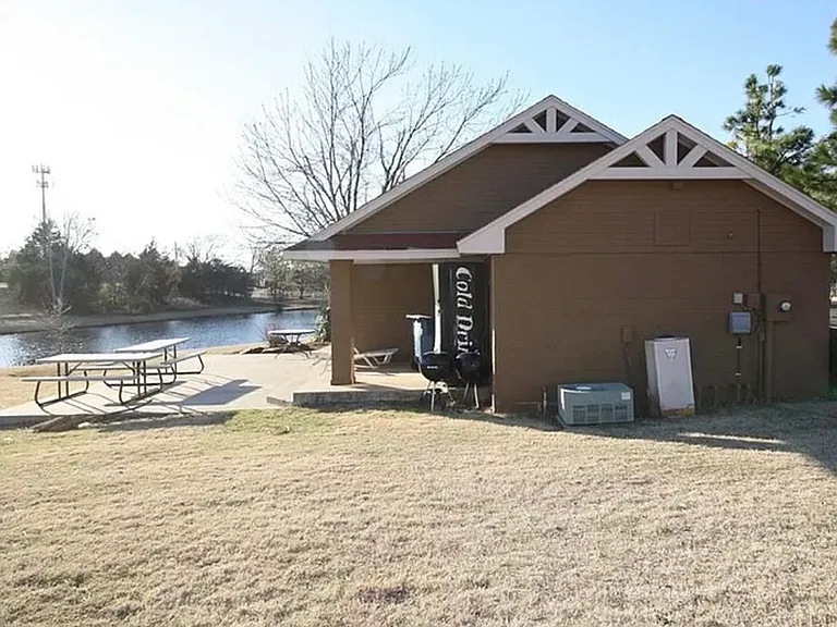 2120 Fair Meadow Dr — Photo 24