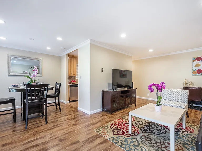 888 Golden Saratoga-Cupertino Apartment Homes — Photo 48