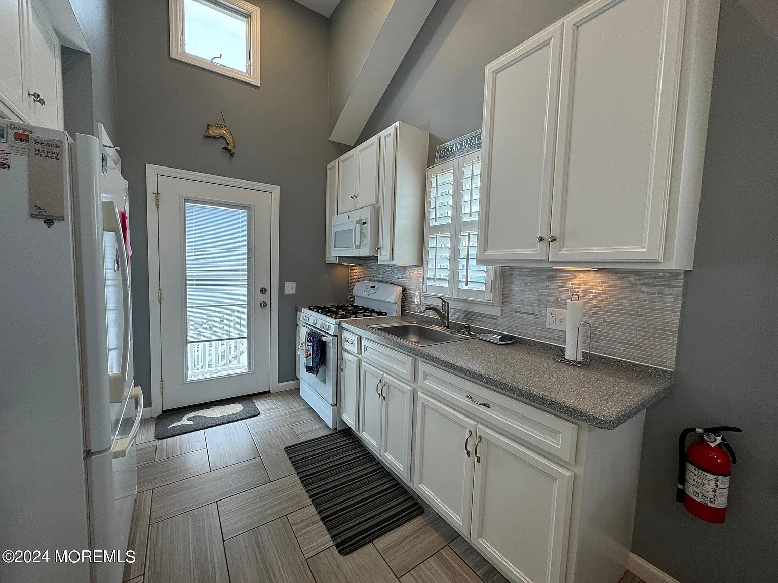 2 bed, 560 sqft, $2,000 — Photo 2