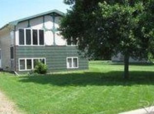 508 N Douglas St, Howard, SD 57349