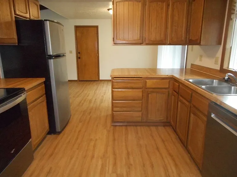 2377 Edgehill Ct S — Photo 7