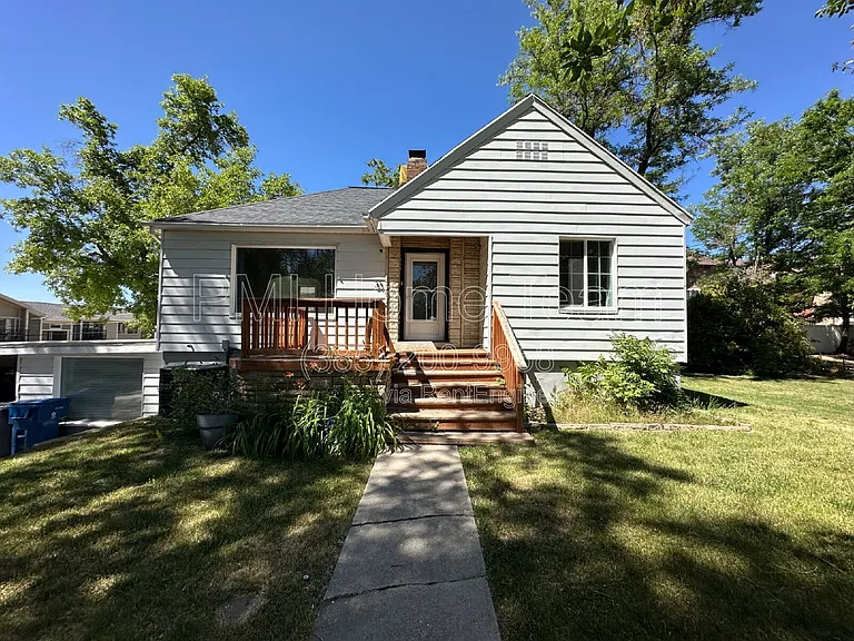 33 E Sylvia Dr — Photo 1