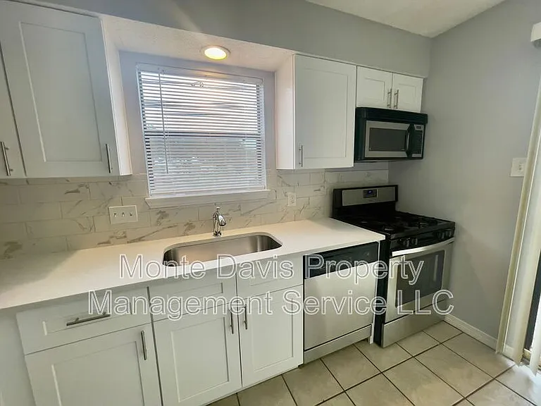 2001 Kenneth Ave #A — Photo 4