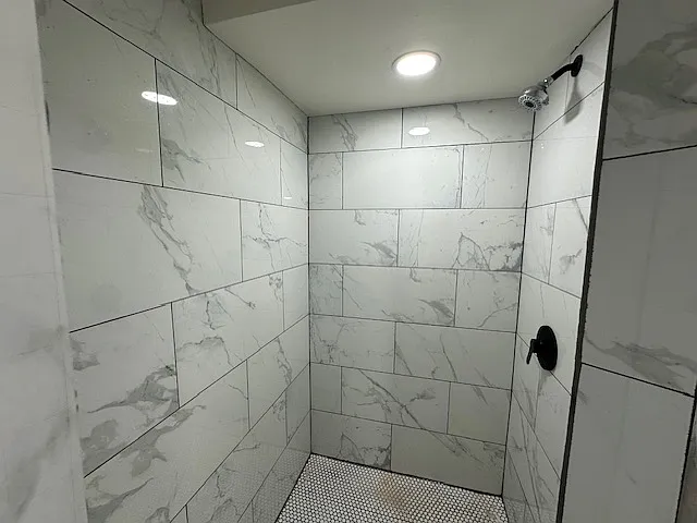 2908 W 10th St — Photo 9