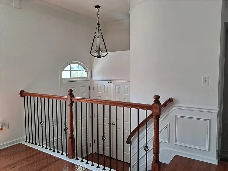 1377 Thornborough Dr — Photo 6