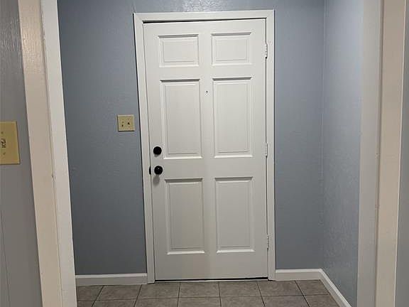 3rd image of 940 West Ln #243