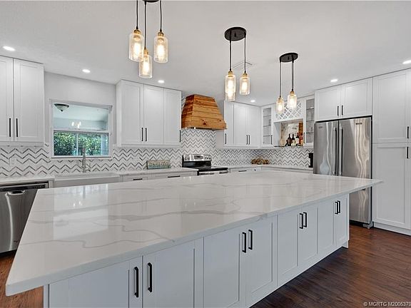 2nd image of 2916 SE Paramount Pl