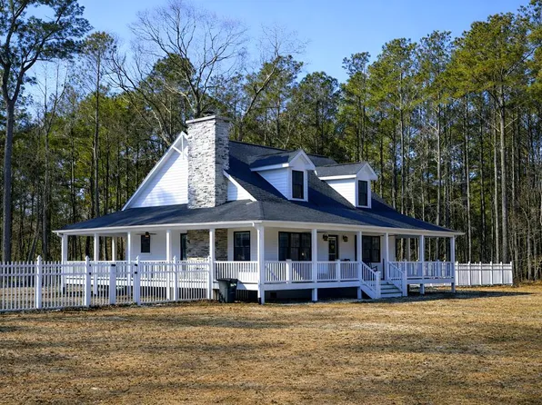 33228 Holly Ln, Wallops Island, VA 23337