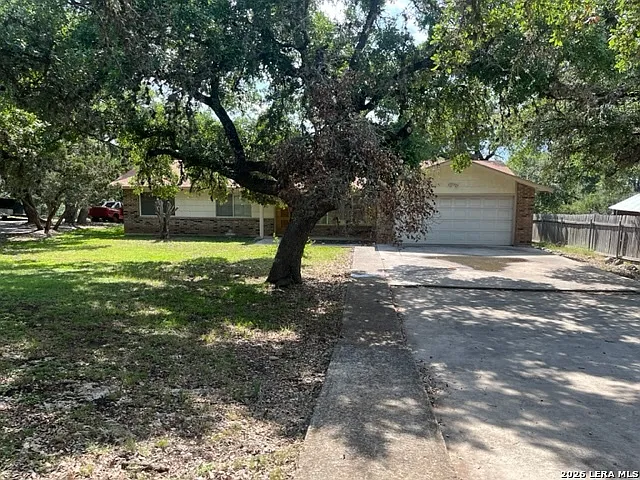 3 bed, 2.0 bath, 1332 sqft, $1,525 — Photo 2