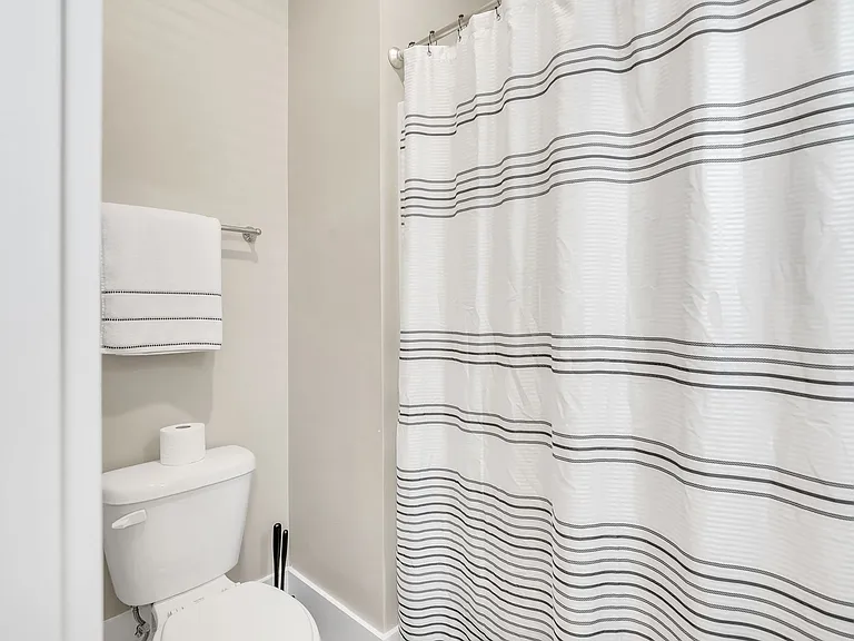 510 Eugene St — Photo 25