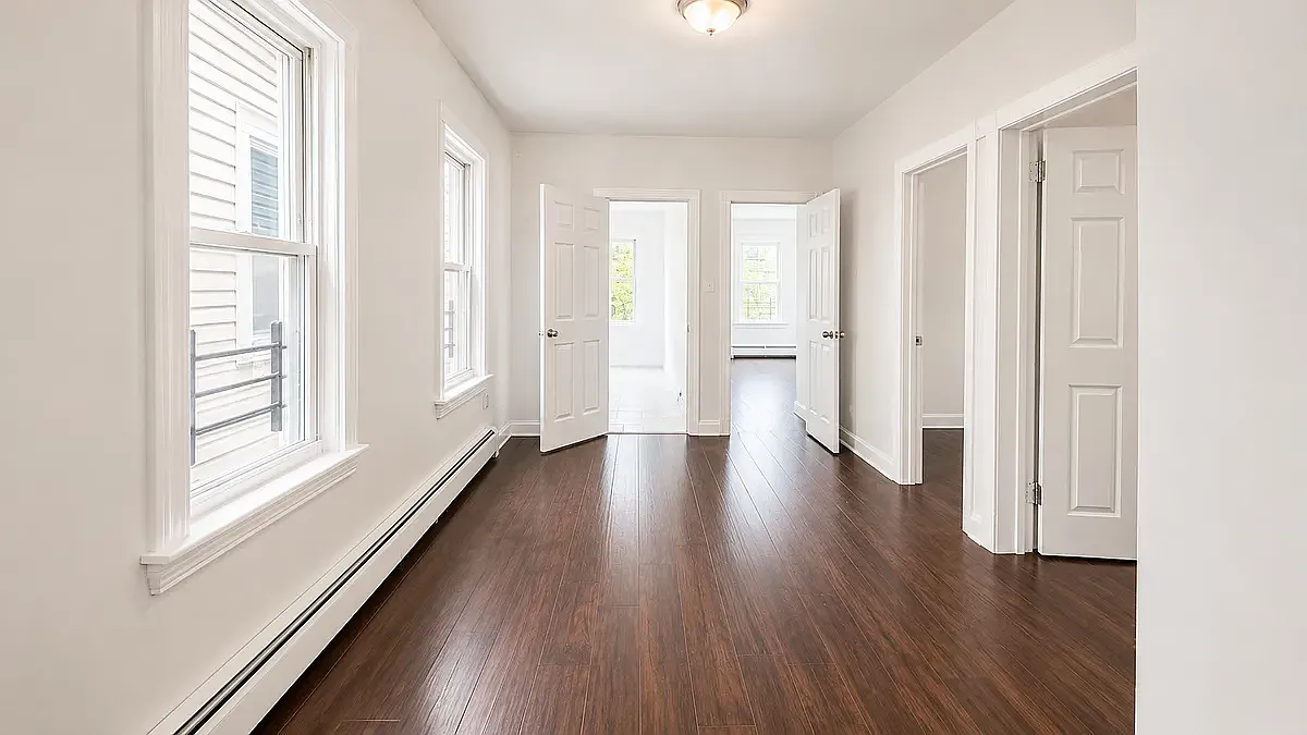 3 bed, 1000 sqft, $2,100 — Photo 4