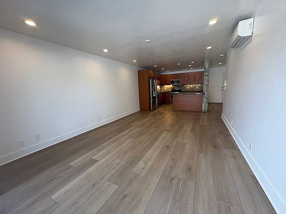 3rd image of 733 Kline St Unit 106