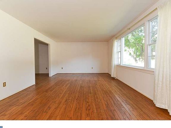 4th image of 205 Wilshire Ln