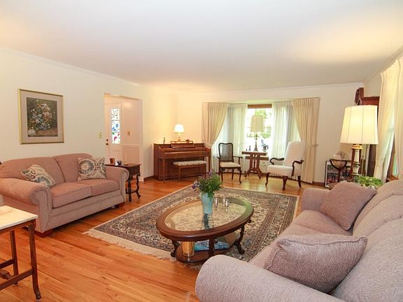 4th image of 1250 Carron Dr