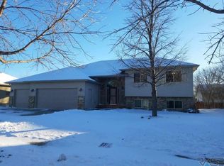 805 E Walnut St, Harrisburg, SD 57032