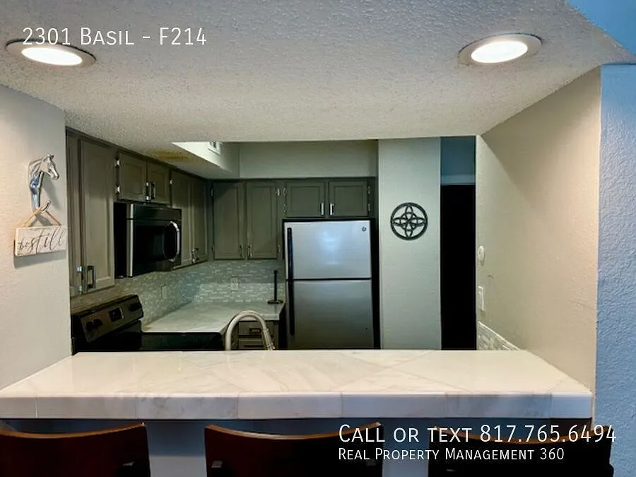 Great North Arlington condo available for immediate move in — Photo 4