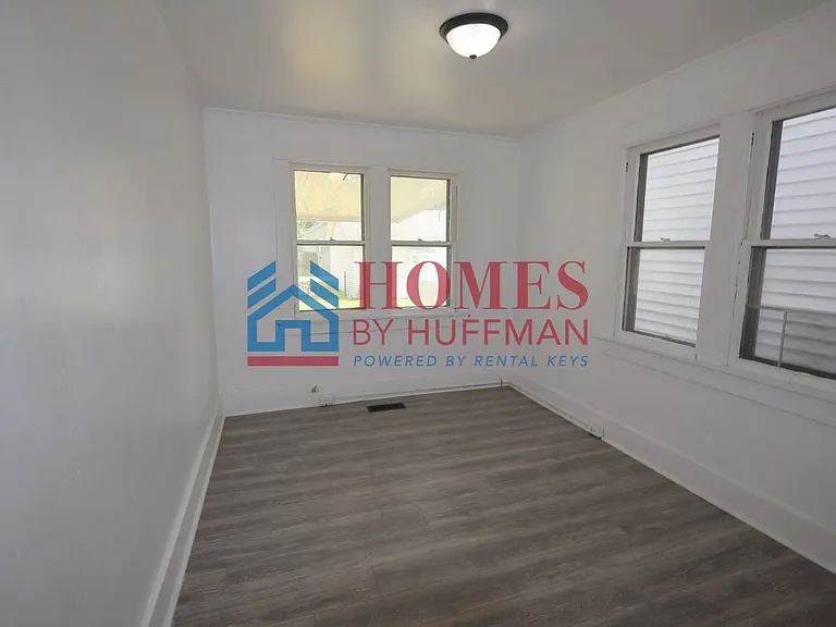 1516 E Illinois St — Photo 9