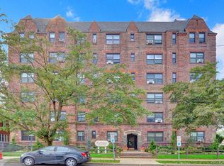 141 Woodmere Boulevard #6E, Woodmere, NY 11598