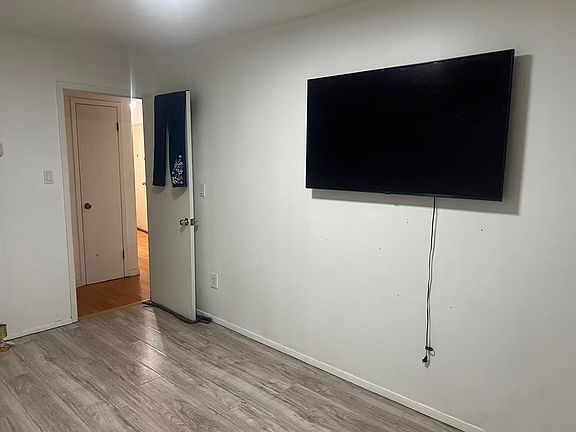 4th image of 9719 94th St