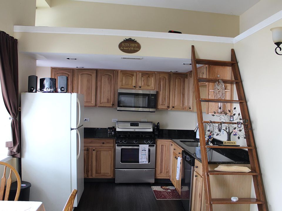 Newly remodeled kitchen with granite countertops