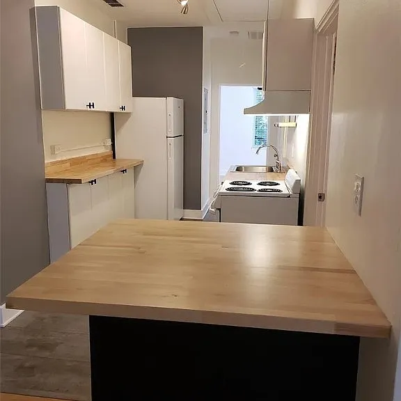 732 E Henry St — Photo 8
