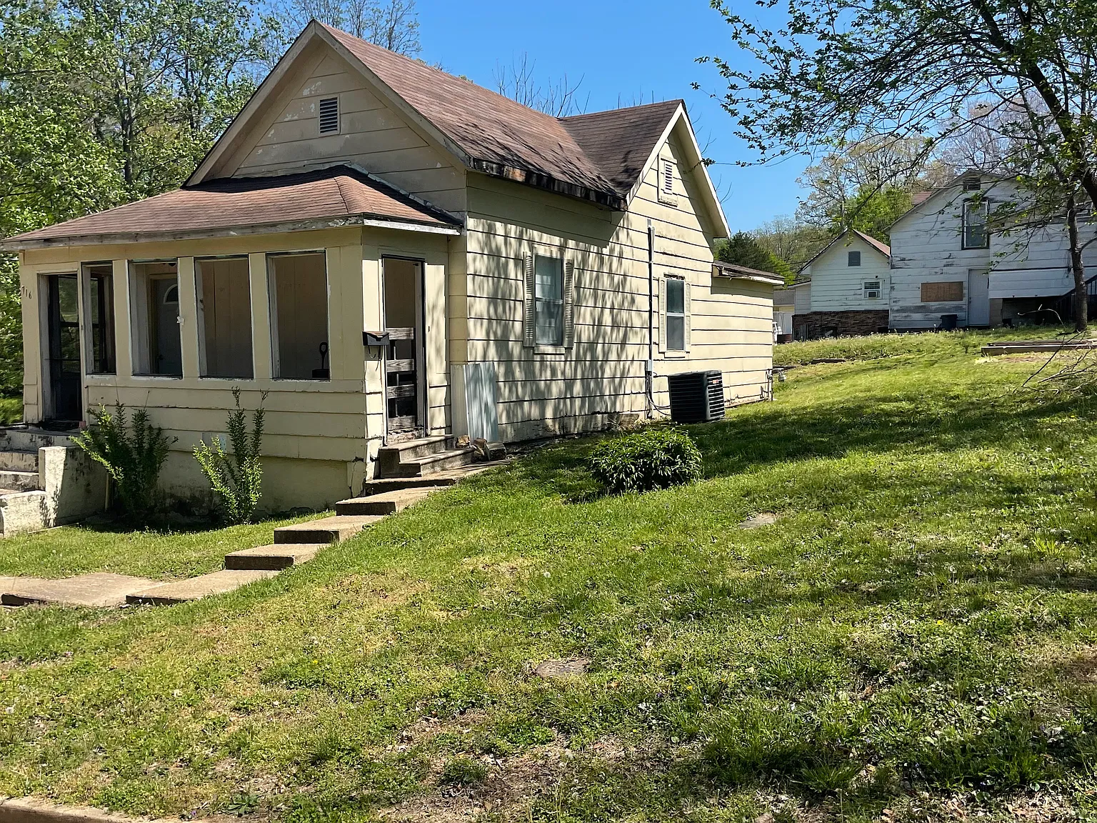 2 bed, 885 sqft, $700 — Photo 2