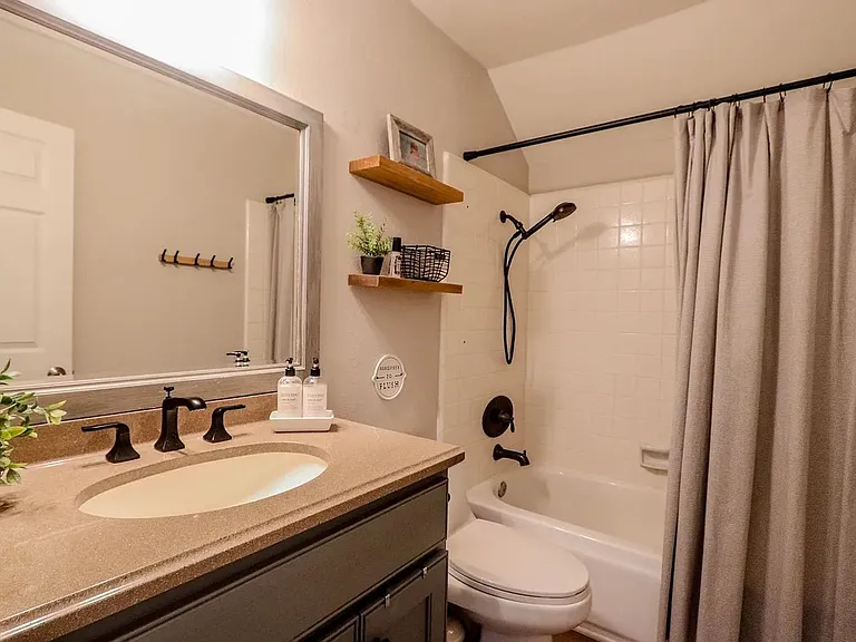 25051 Katie Ave — Photo 25