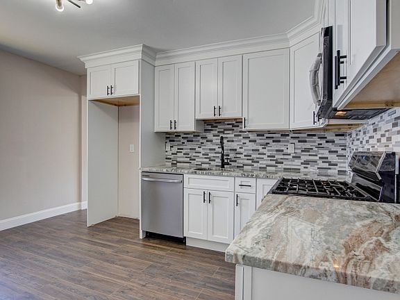 4th image of 14 Surrey Rd