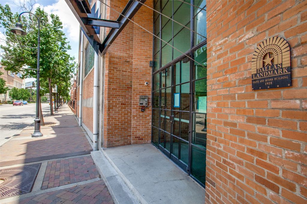 2220 Canton St APT 101, Dallas, TX 75201 condo