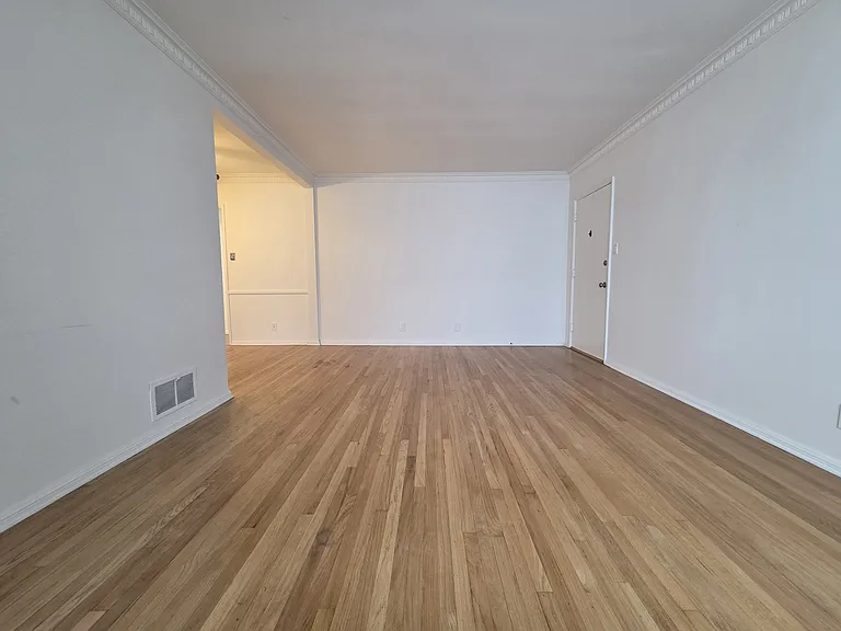 1059 S Wooster St #4 — Photo 2