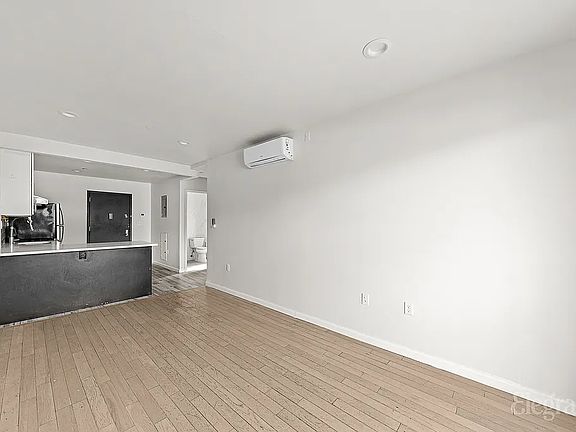 3rd image of 65-25 Roosevelt Ave #6A