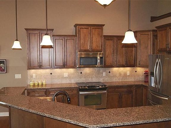 5th image of 2720 London Dr